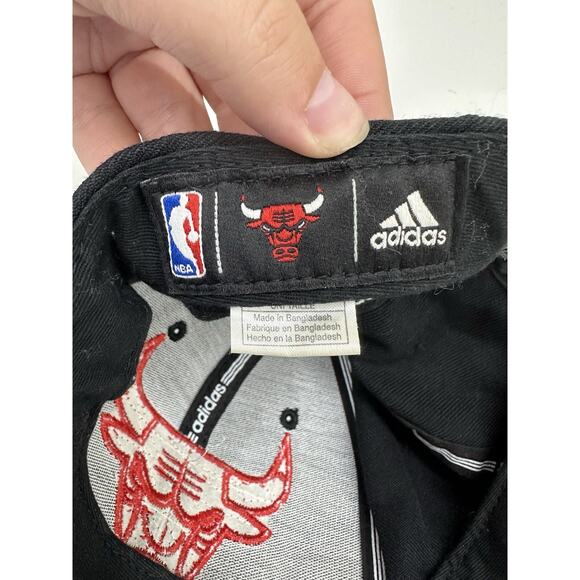 Adidas NBA Chicago Bulls Hat Black Embroidered Logo Aztec Flat Brim Adjustable - Picture 5 of 11